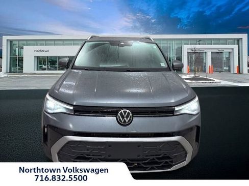New 2025 Volkswagen Taos SE image 2