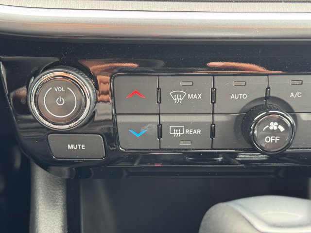 Certified 2025 Jeep Compass Limited AWD/4WD image 34