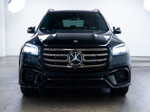 Used 2024 Mercedes-Benz GLS 450 4MATIC image 2