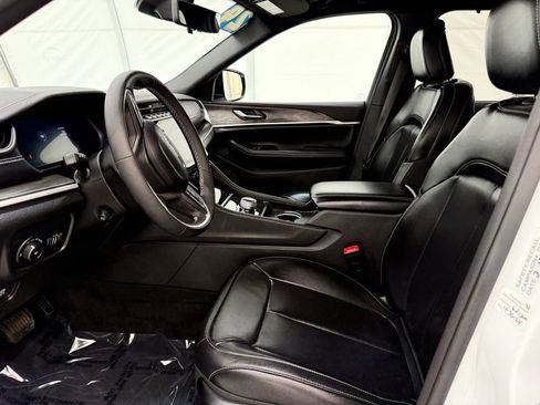 Used 2024 Jeep Grand Cherokee L Limited w/ Luxury Tech Group II image 13