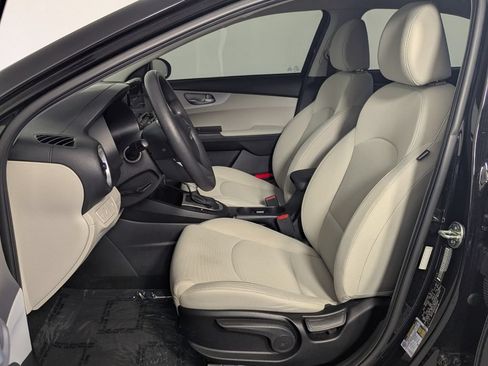 Used 2023 Kia Forte LXS w/ LXS Technology Package FWD image 11