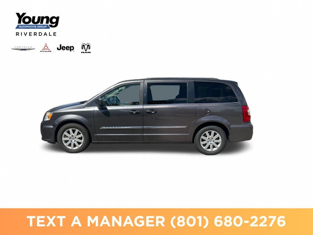 Used 2016 Chrysler Town & Country Touring FWD image 2