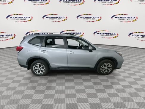 Used 2021 Subaru Forester Premium AWD/4WD image 9