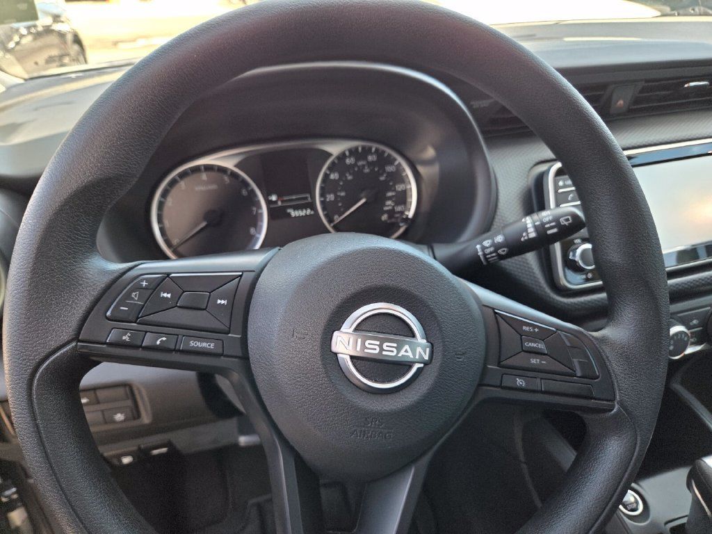 Used 2023 Nissan Kicks S FWD image 7