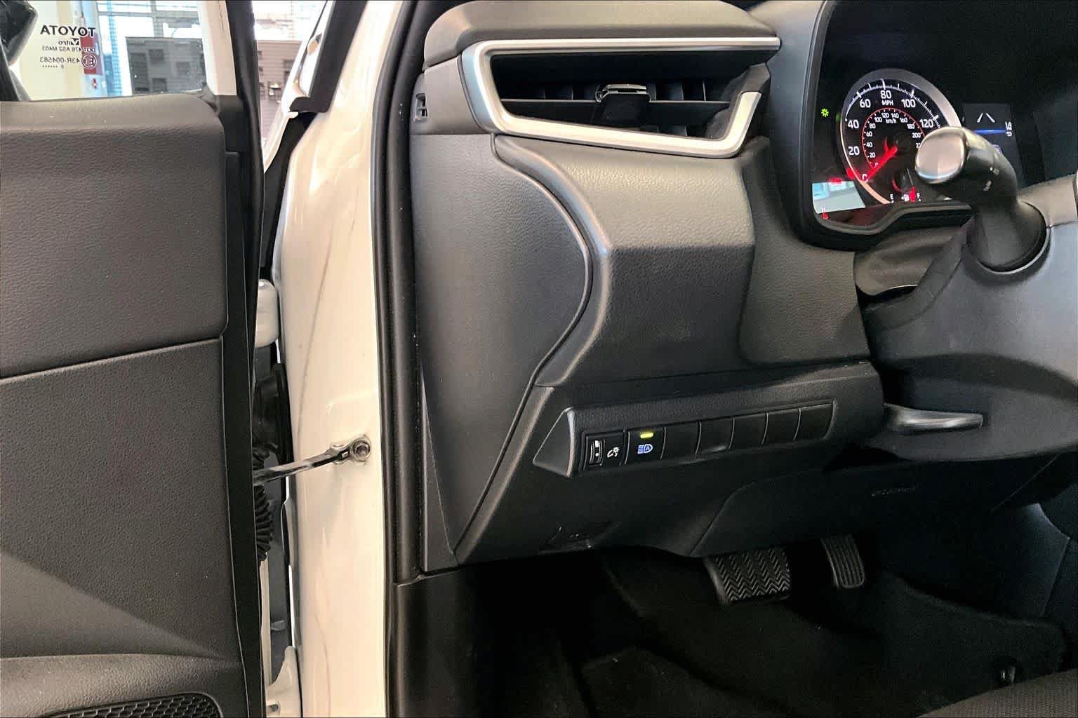Used 2021 Toyota Corolla SE FWD image 30
