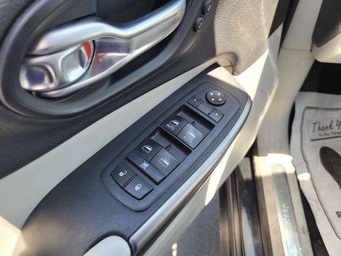 Used 2019 Jeep Cherokee Limited AWD/4WD image 27