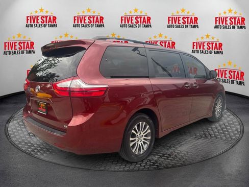 Used 2019 Toyota Sienna XLE FWD image 7