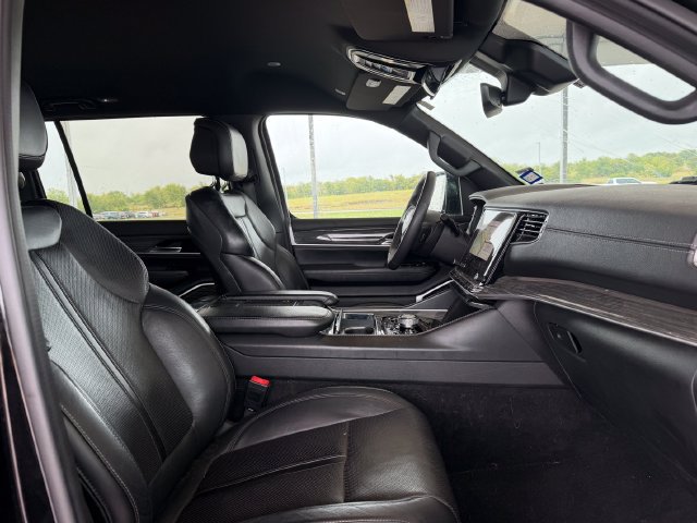 Used 2022 Jeep Wagoneer Series III AWD/4WD image 10