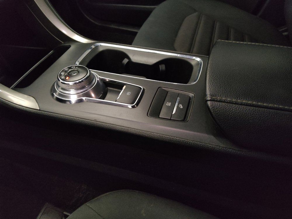 Used 2019 Ford Fusion SE FWD image 26
