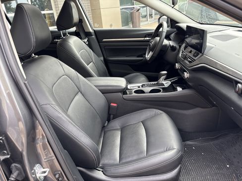 Used 2025 Nissan Altima 2.5 SL AWD/4WD image 33