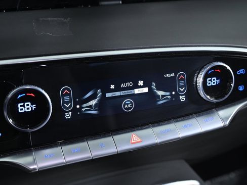 Used 2025 Genesis GV70 2.5T image 18