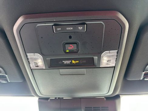 Used 2025 Toyota Tacoma SR5 AWD/4WD image 41