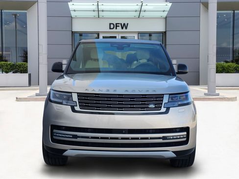 Used 2024 Land Rover Range Rover Long Wheelbase SE image 2