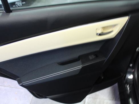 Used 2017 Toyota Corolla LE image 20