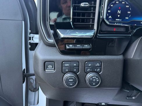 Used 2024 Chevrolet Silverado 2500 High Country w/ Technology Package image 22