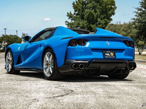 Used 2022 Ferrari 812 GTS RWD image 12