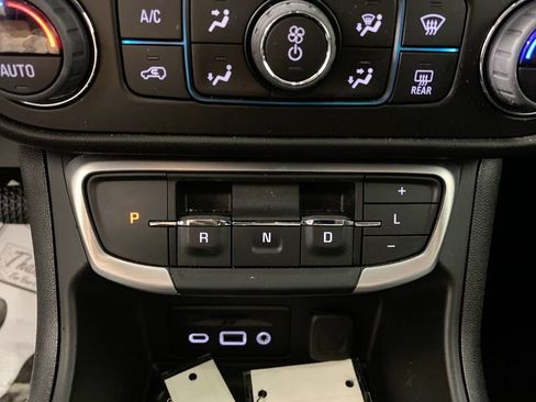 Used 2024 GMC Terrain SLT FWD image 19