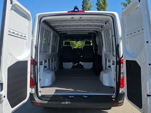 New 2025 Mercedes-Benz Sprinter 2500 image 8