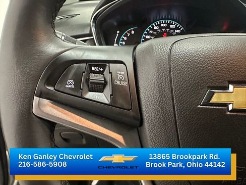Used 2022 Chevrolet Trax LT w/ LT Convenience Package AWD/4WD image 12