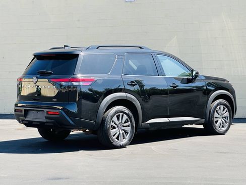 Used 2025 Nissan Pathfinder SV AWD/4WD image 8