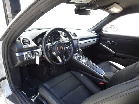 Used 2021 Porsche 718 Cayman RWD image 11