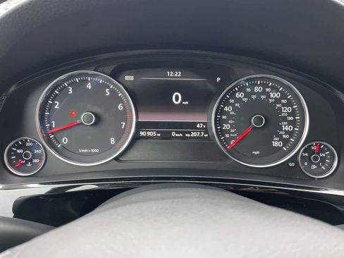 Used 2014 Volkswagen Touareg VR6 image 25