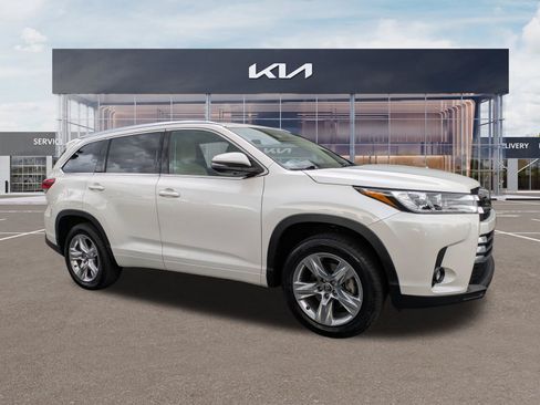 Used 2019 Toyota Highlander Limited FWD image 1