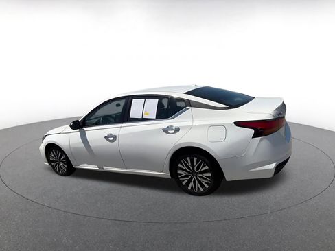 Used 2025 Nissan Altima 2.5 SV FWD image 10