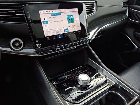 Used 2022 Jeep Wagoneer Series III w/ Premium Group I image 21