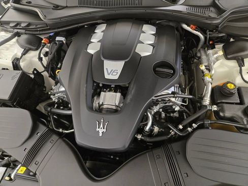 Used 2023 Maserati Quattroporte GT RWD image 31
