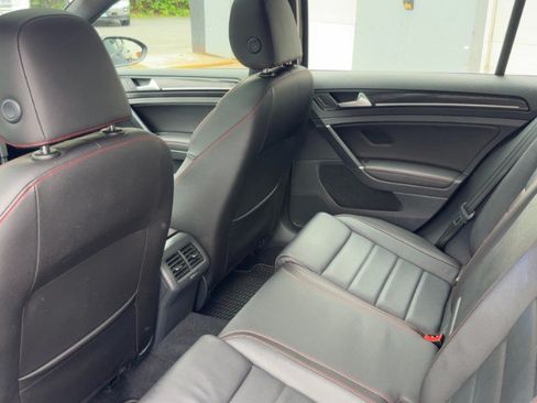 Used 2017 Volkswagen GTI SE FWD image 11