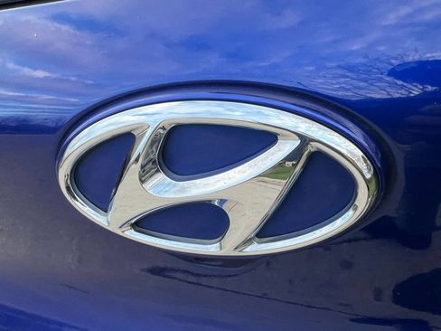 Used 2019 Hyundai Elantra GT image 13