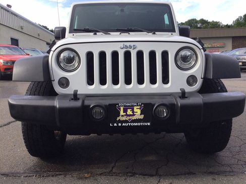 Used 2017 Jeep Wrangler Unlimited Sport w/ Quick Order Package 24S AWD/4WD image 4