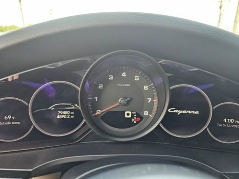 Used 2022 Porsche Cayenne AWD/4WD image 14