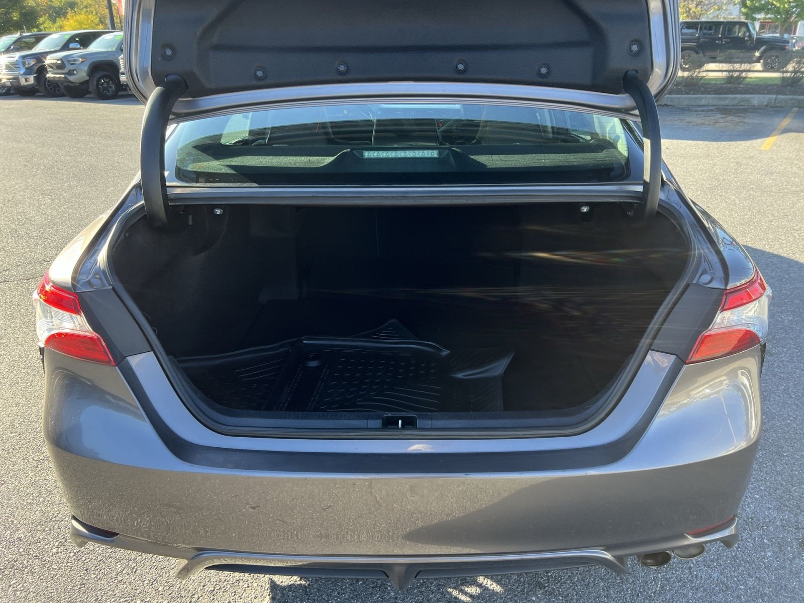 Used 2020 Toyota Camry SE FWD image 24