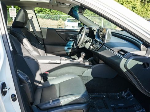 Used 2025 Lexus ES 350 w/ Premium Package FWD image 16