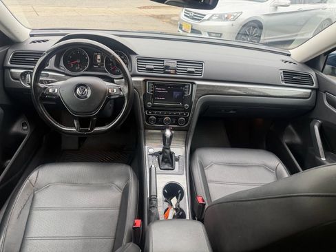 Used 2018 Volkswagen Passat 2.0T SE image 31