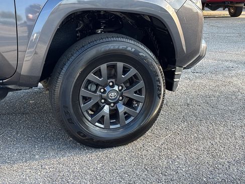 Used 2020 Toyota Tacoma SR5 RWD image 10