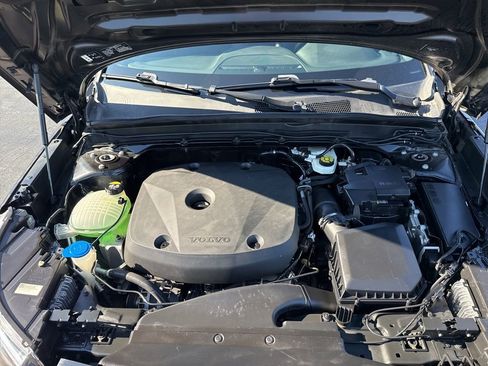 Used 2020 Volvo XC40 T5 Momentum w/ Premium Package image 19