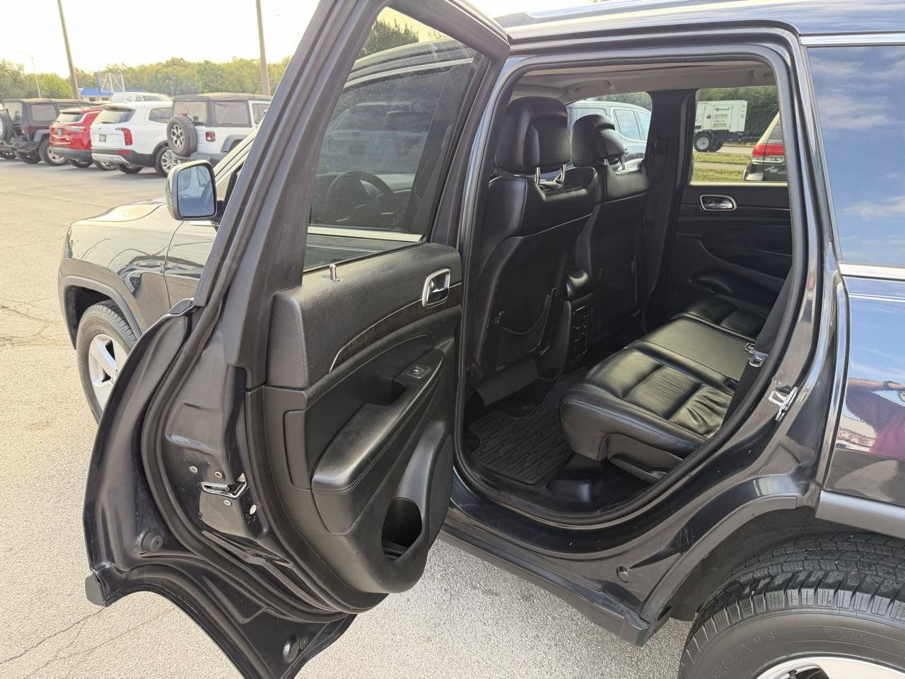 Used 2013 Jeep Grand Cherokee Laredo AWD/4WD image 12