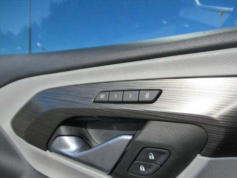 Used 2022 GMC Terrain SLT w/ Infotainment Package II image 27