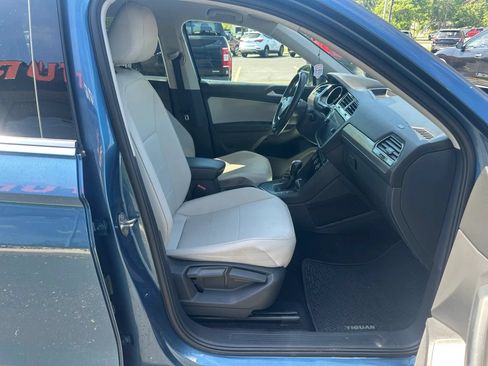 Used 2020 Volkswagen Tiguan SE FWD image 14