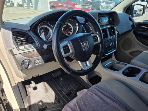 Used 2012 Dodge Grand Caravan Crew FWD image 16