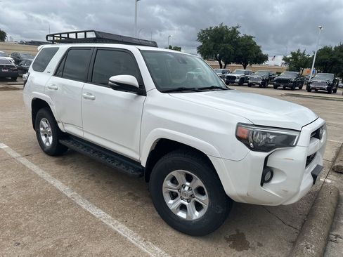 Used 2020 Toyota 4Runner SR5 Premium AWD/4WD image 2