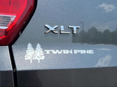 Used 2018 Ford Explorer XLT w/ Equipment Group 201A AWD/4WD image 26