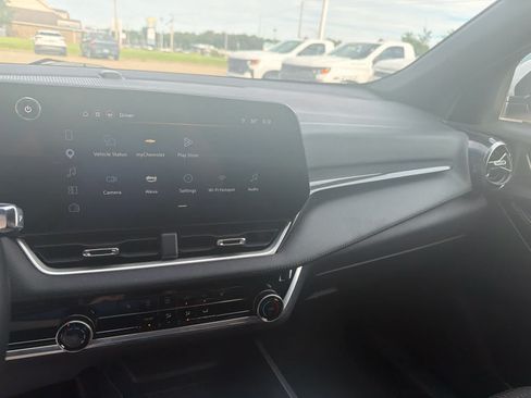 Used 2025 Chevrolet Equinox LT FWD image 20