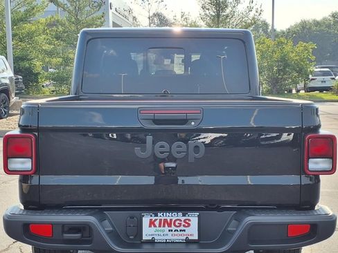 New 2025 Jeep Gladiator Sport image 26