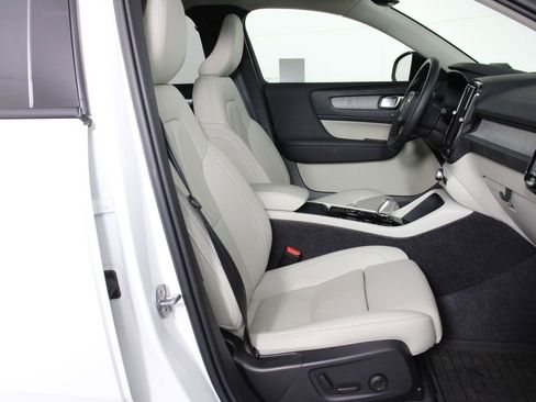 Certified 2026 Volvo XC40 B5 Plus AWD/4WD image 29