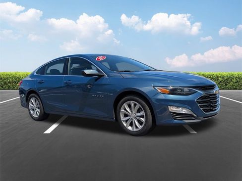 Used 2025 Chevrolet Malibu LT FWD image 2