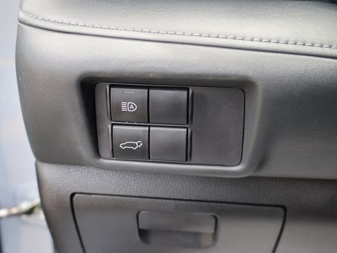 Used 2022 Toyota Highlander XLE AWD/4WD image 28